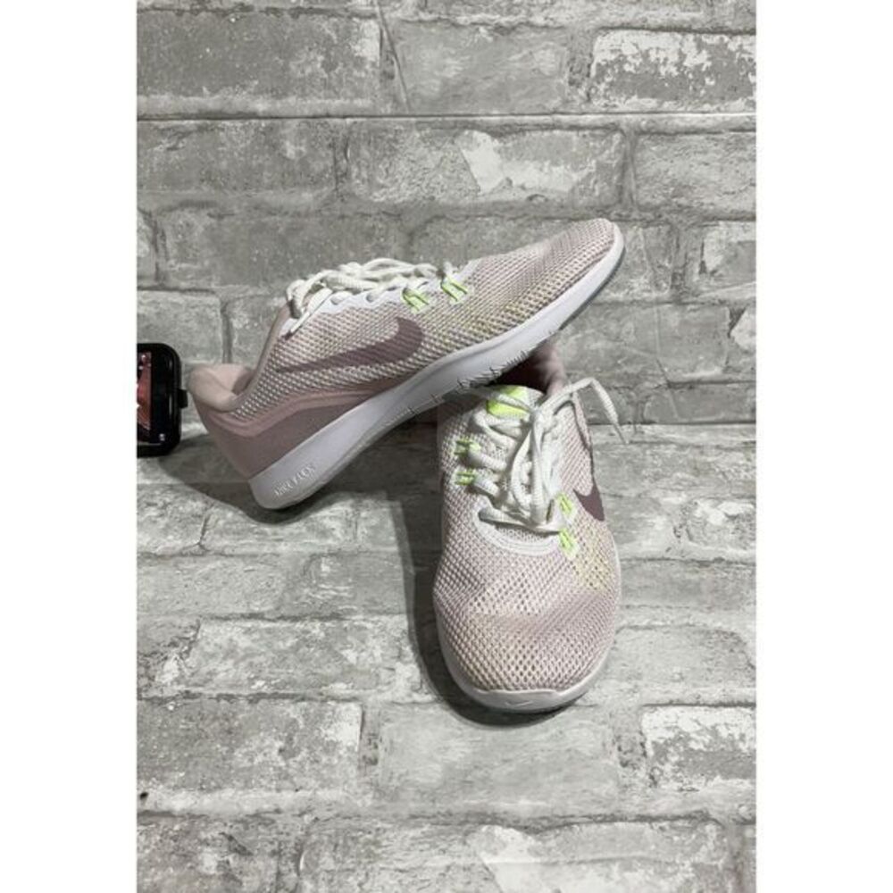 Nike 9‎